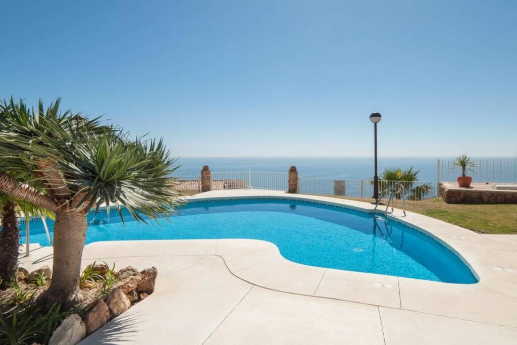 035 - Bright And Relaxing Two Bedroom With Sea Views From The Gardens Appartement